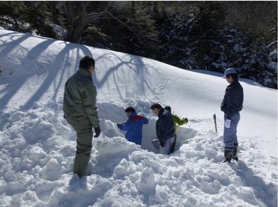 snow_pit_work.jpg
